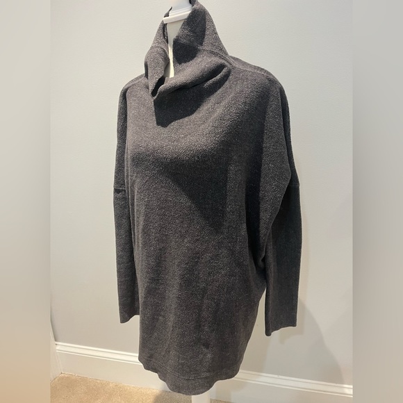 Free People Oversized Gray Slouchy Sweater Size Small turtleneck - Picture 4 of 8